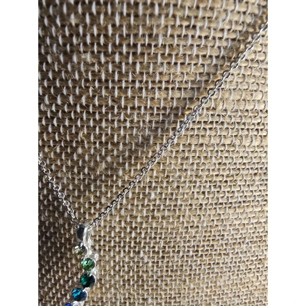 Avon Believe in Love Ombré Pendant Necklace Cool